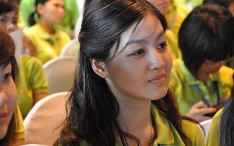 Vẻ  đẹp của các nữ thủ  khoa xuất sắc 2012