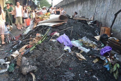 Vụ cháy 10 ngôi nhà ở HN: Khổ trăm bề!