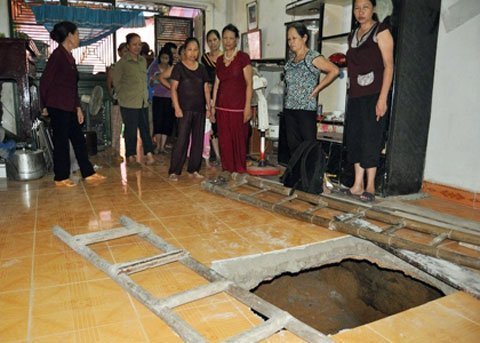 Đang đêm 'hố tử thần' lọt giữa nhà
