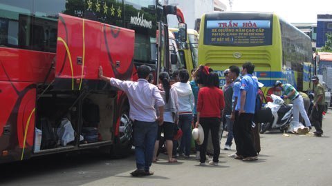 2/9: Xe khách đội giá, tàu phà tăng chuyến