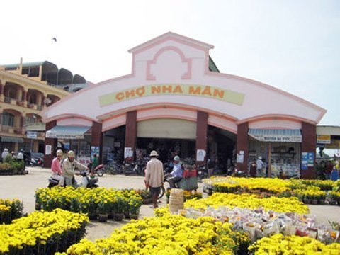 Ôm con khóc tiễn vợ lấy chồng Đài Loan