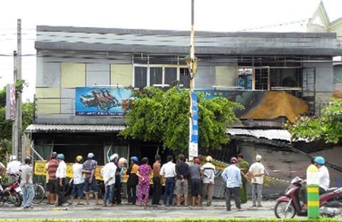 Cháy cửa hàng xe máy 2 mẹ con tử vong