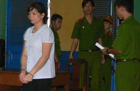 Ôsin trộm nhẫn kim cương cho người tình mua xe máy