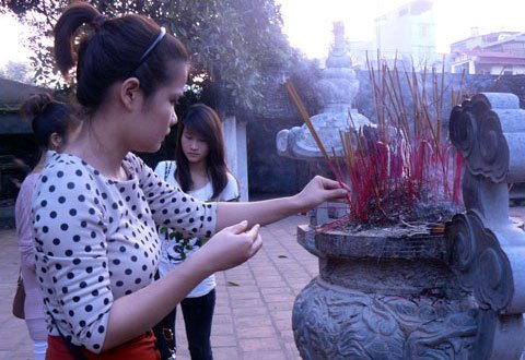 Mùa Vu Lan đầu tiên trong đời đã phải cài hoa hồng trắng