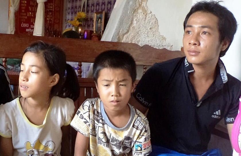 Đắng lòng gia cảnh 3 anh em mồ côi nhặt cá nuôi thân