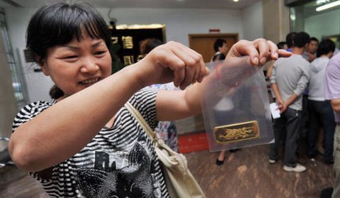 Ngôi làng tặng hàng ngàn thỏi vàng cho dân