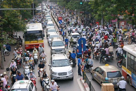 Tranh luận sôi nổi việc 'hạn chế xe cá nhân'
