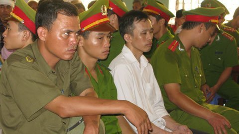 Đề nghị tử hình kẻ gài mìn nổ xe chết 2 người
