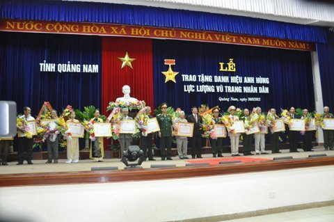 Trao tặng danh hiệu Anh hùng LLVT cho 17 cá nhân