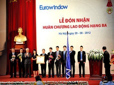 Eurowindow đón Huân chương Lao động Hạng Ba