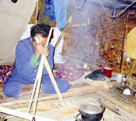 Lạ lùng tộc người ngủ ngồi, xác chết đóng khố ở Nghệ An