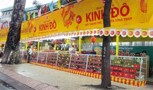 Bánh trung thu đồng loạt tăng giá