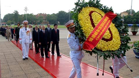 Lãnh đạo Đảng, Nhà nước viếng Chủ tịch Hồ Chí Minh
