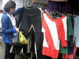 Quần áo 10 ngàn đồng: Tiền nào của đó!