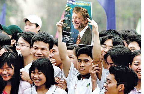 'Tương lai, người ta sẽ nổi tiếng trong 15 phút'