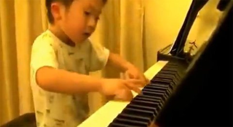 Màn trình diễn piano khó tin