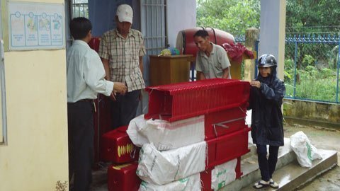 Học sinh quỳ đất có ghế ngồi ngày khai giảng