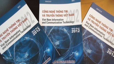 Doanh thu viễn thông lần đầu tuột dốc