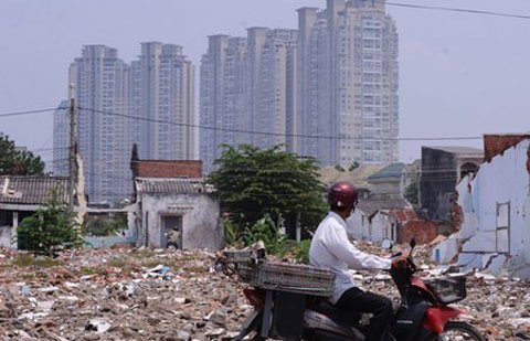 Chung cư lại bán tháo, đất nội thành khó mua