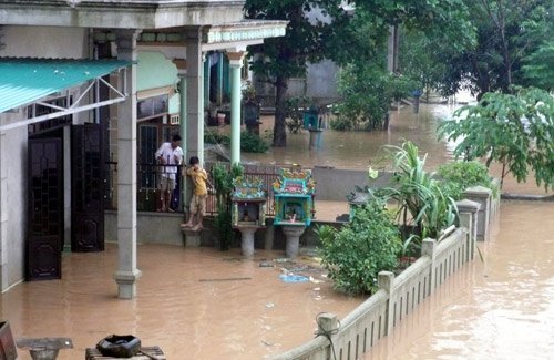 Xuất hiện áp thấp mới, miền Trung có lũ