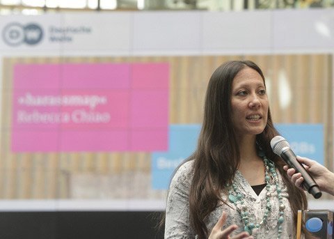 Phụ nữ, những gã quấy rối và đàn ruồi