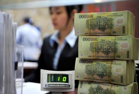 Tăng trưởng tín dụng âm, ngân hàng vẫn lời nghìn tỷ