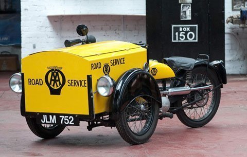 Bảo tàng xe cổ cực độc của chủ hãng đồ ngủ