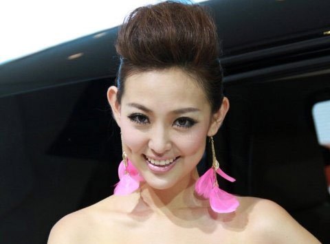 Nhan sắc hội tụ tại triển lãm xe hơi