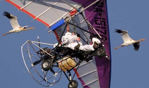 Xem Putin bay cùng sếu trắng