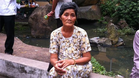 Cả đời làm thuê chống chọi ung thư ác tính