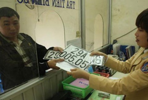 Ôtô, xe máy đăng ký ở Hà Nội giảm 50%