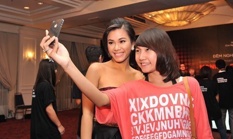 Phương Vy xúc động chung sân khấu với thần tượng