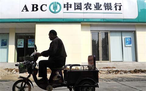 Quan tham TQ trốn 8 năm trong hang để tránh tội