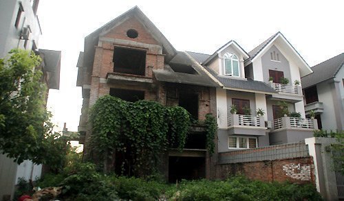 Xăng dầu xa xỉ, biệt thự triệu đô hàng bình dân?
