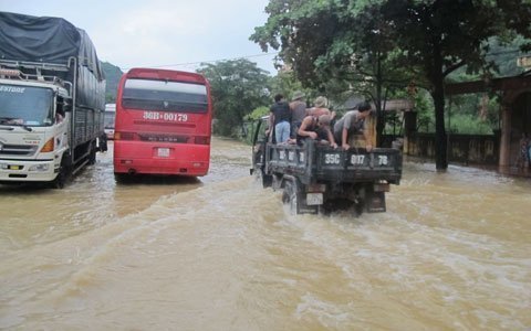 Nguy cơ QL 1A bị cô lập vì mưa lụt