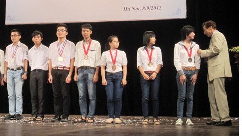 Học bổng Odon Vallet năm 2013