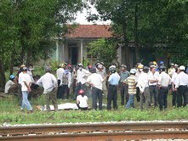 Một người đàn ông bị tàu kéo lê 20m, tử vong