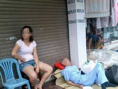 Bức xúc cảnh cháu canh không cho ông vào nhà