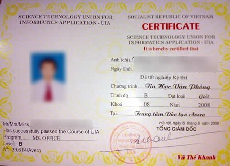 Nhộn nhịp 'chợ' mua... bằng giả