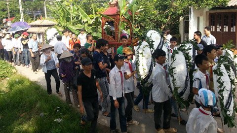 8 đám tang ở 2 thôn nghèo