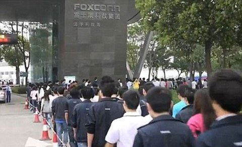Khoảng tối trong nhà máy lắp ráp iPhone 5 (I)