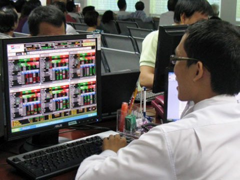 Âm thầm thâu tóm công ty chứng khoán