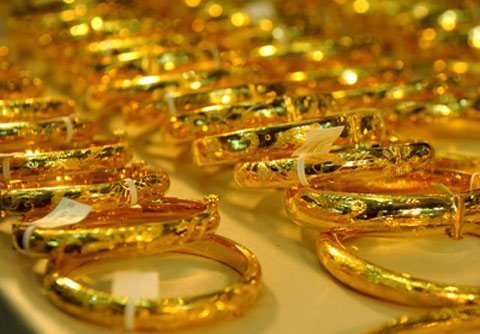 Ngân hàng 'chạy' theo giá vàng bằng lãi suất