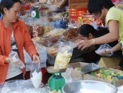 Bầm dập với nhiều khoản thuế phí