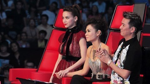 The Voice: Khóc lóc nức nở, Thu Minh đang diễn?
