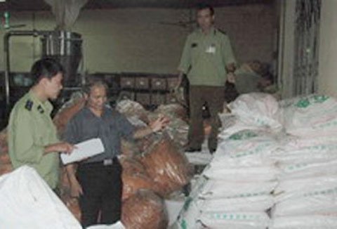 Hãi hùng bim bim chứa phẩm màu và đường hóa học