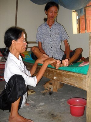 Sao không cho con chết đi để chị con bớt khổ!