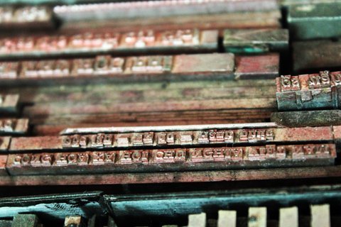 “Đồ cổ” và sách quý tại Hội chợ sách quốc tế