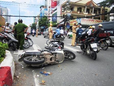Tên cướp đâm chết người, tìm đường thoát thân giữa phố