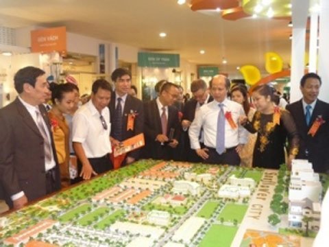Đất nền giá rẻ ồ ạt bung hàng
